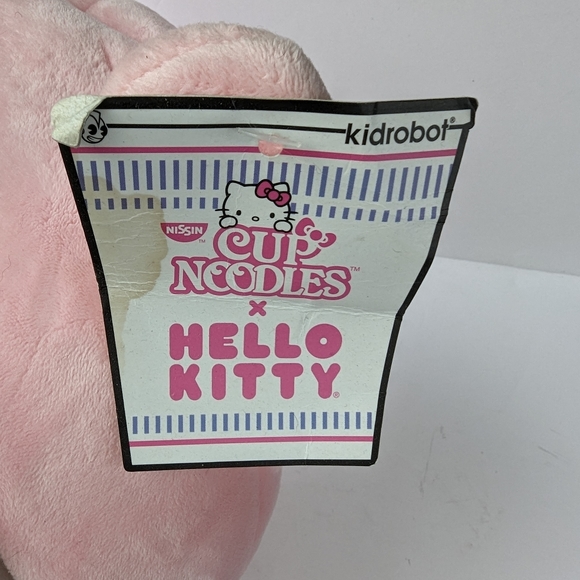 Hello Kitty x Nissin Cup of Noodles in Pig costume plush toy - Picture 8 of 10
